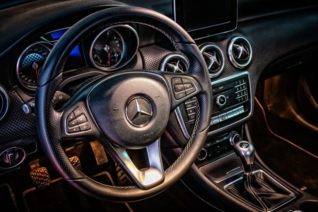 g465f7abf7d4b8d0ea7cd15adef48ea025127596f614ab83b2c63406a581976ec72899611b757963d0b5e371ec1ee10c8f863a6cf6d18e55d74249e64c384b479_1280-3510327 dashboard, car, vehicle