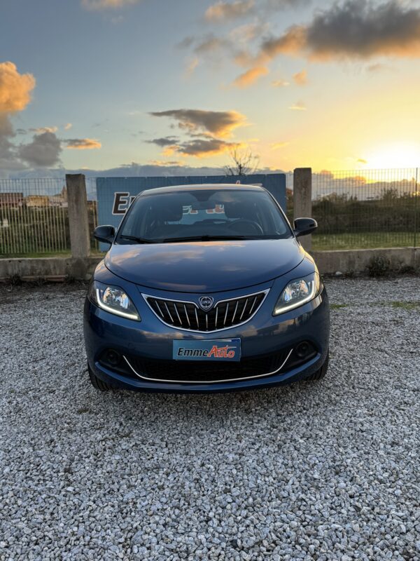 Lancia Ypsilon 1.0 FireFly 5 porte S&S Hybrid Ecochic Silver - immagine 2