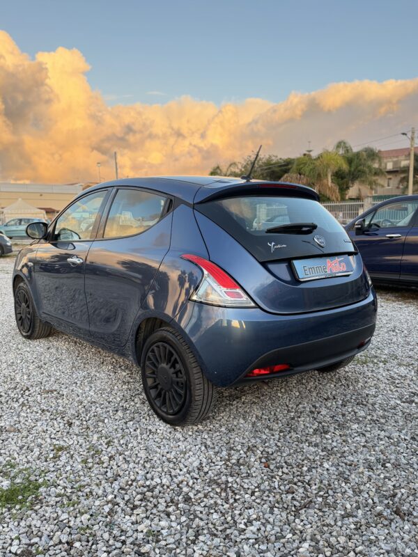 Lancia Ypsilon 1.0 FireFly 5 porte S&S Hybrid Ecochic Silver - immagine 5