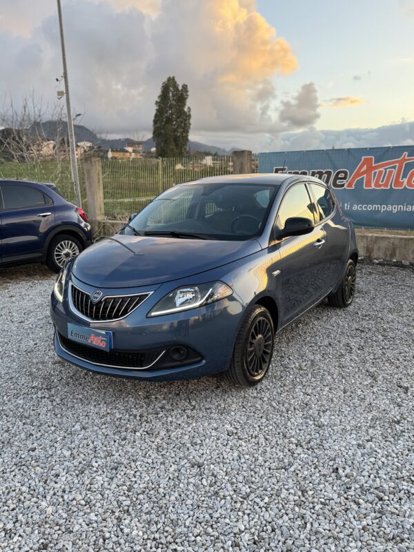 Lancia Ypsilon 1.0 FireFly 5 porte S&S Hybrid Ecochic Silver - immagine 3
