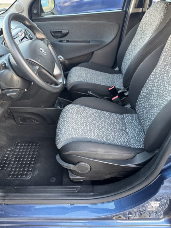 Lancia Ypsilon 1.0 FireFly 5 porte S&S Hybrid Ecochic Silver - immagine 6