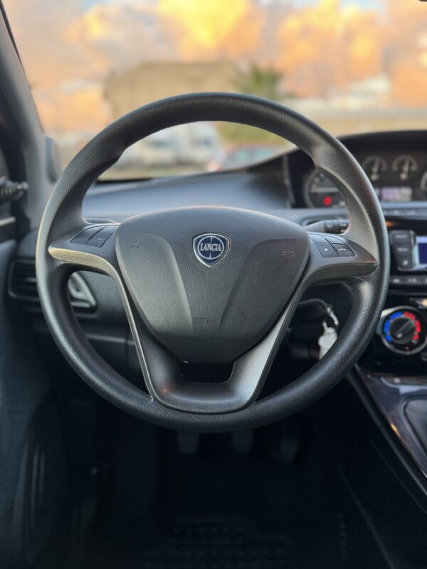 Lancia Ypsilon 1.0 FireFly 5 porte S&S Hybrid Ecochic Silver - immagine 11