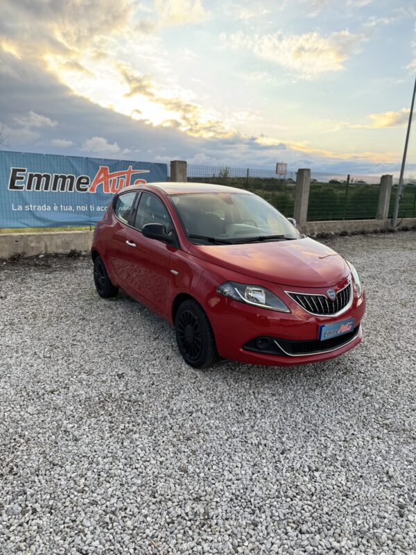 Lancia Ypsilon 1.0 FireFly 5 porte S&S Hybrid Ecochic Silver