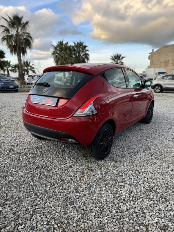 Lancia Ypsilon 1.0 FireFly 5 porte S&S Hybrid Ecochic Silver - immagine 4