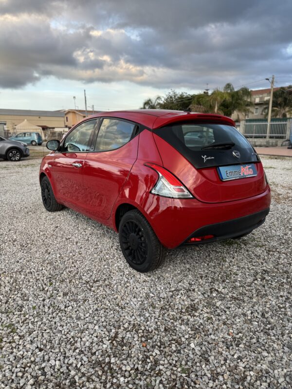 Lancia Ypsilon 1.0 FireFly 5 porte S&S Hybrid Ecochic Silver - immagine 5