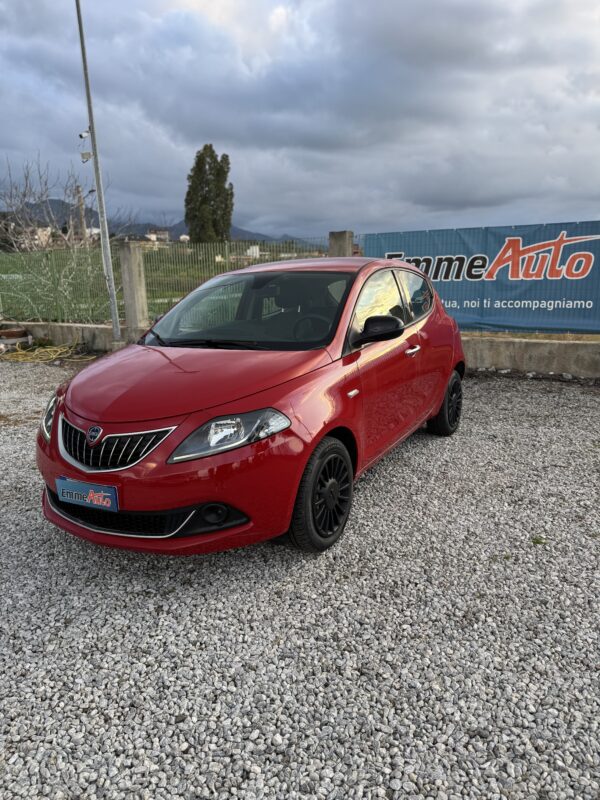 Lancia Ypsilon 1.0 FireFly 5 porte S&S Hybrid Ecochic Silver - immagine 3