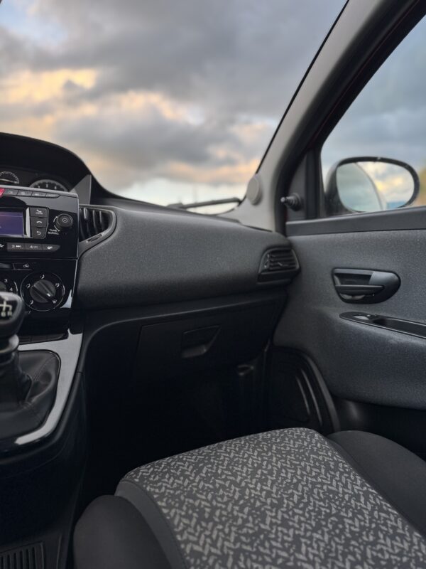 Lancia Ypsilon 1.0 FireFly 5 porte S&S Hybrid Ecochic Silver - immagine 9