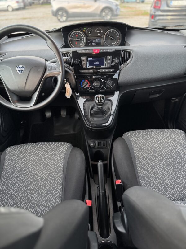 Lancia Ypsilon 1.0 FireFly 5 porte S&S Hybrid Ecochic Silver - immagine 8
